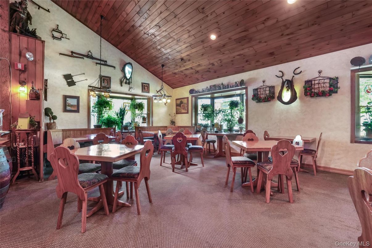 Dining room, Interior, Pendant Lights, Recessed Lighting, Wooden Ceilings