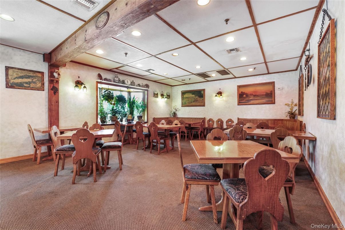 Dining room, Interior, Recessed Lighting, Wooden Beams