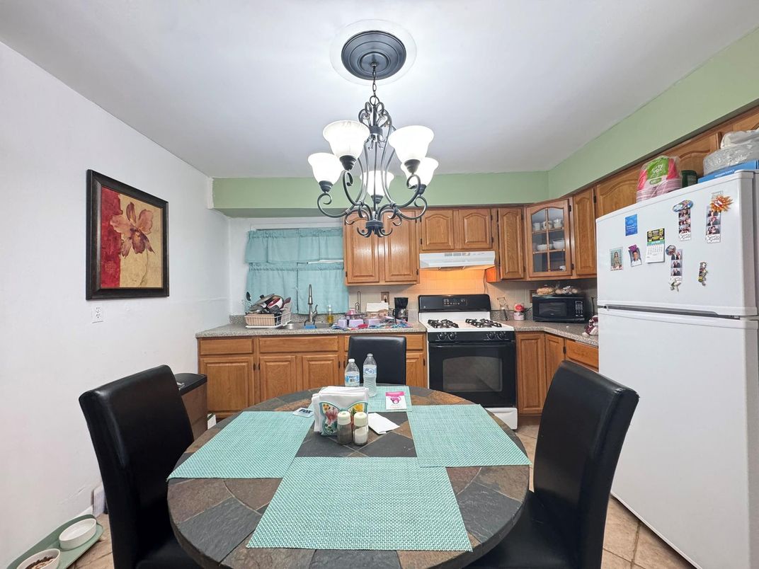 Chandelier, Dining room, Interior, Kitchen