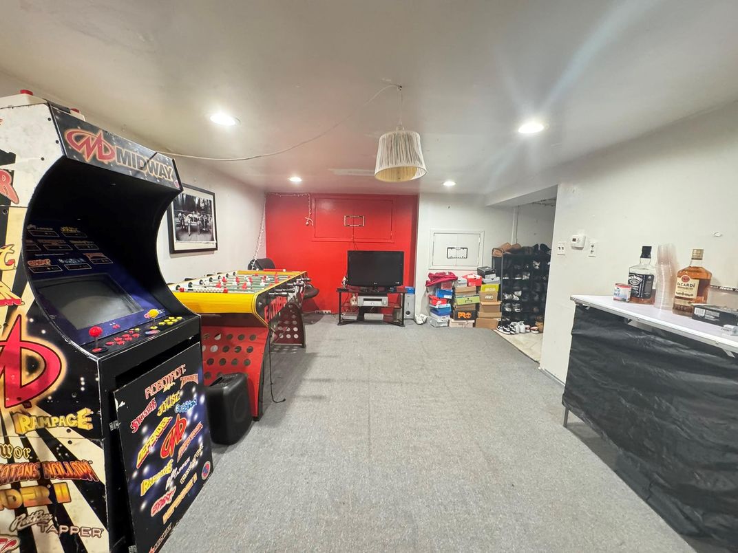 Game Room, Interior, Recessed Lighting