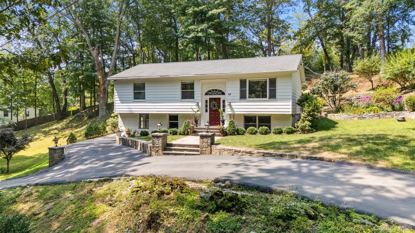 Backyard, Exterior, Facade, Raised Ranch