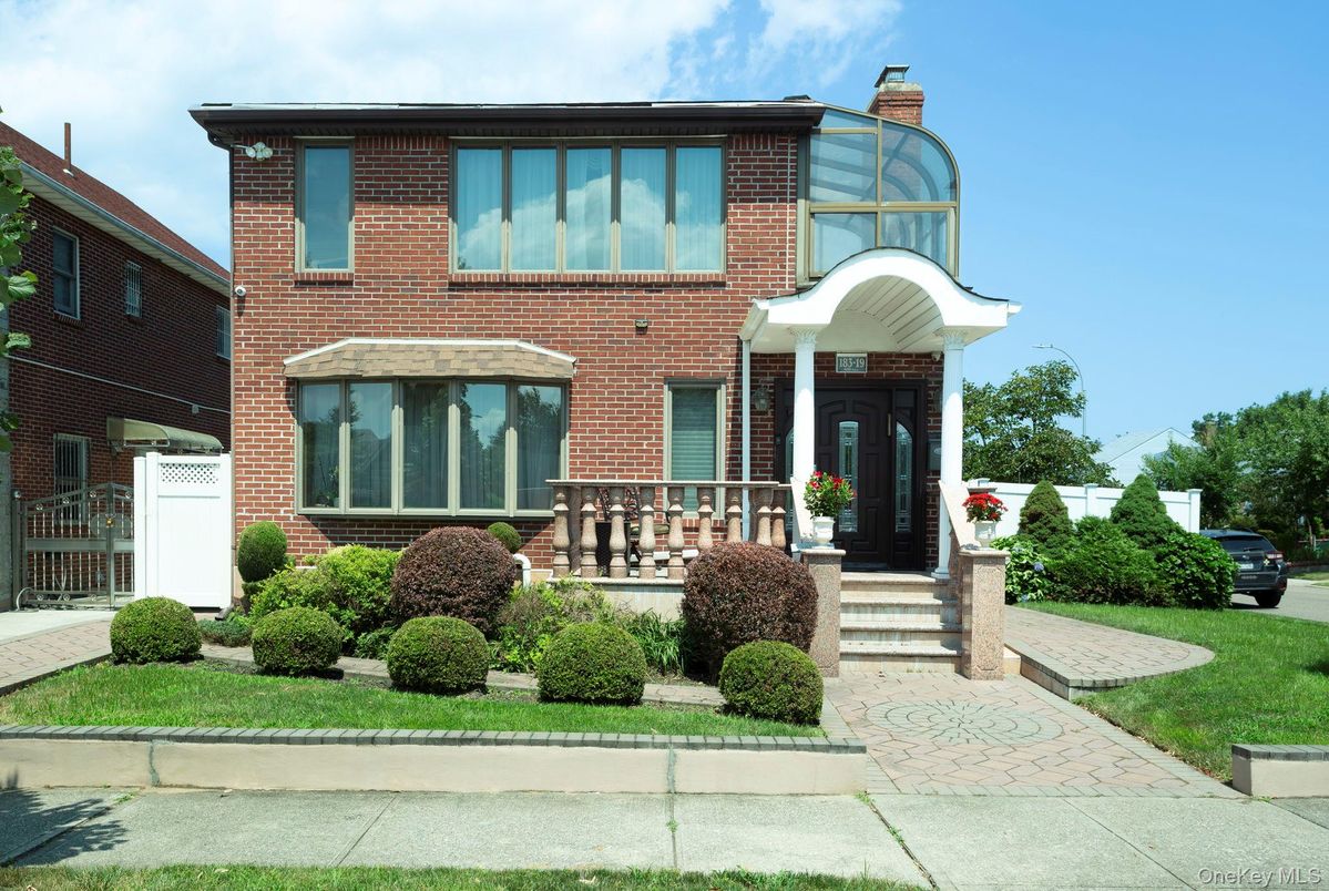 Exterior, Facade, Brick Facade, Georgian