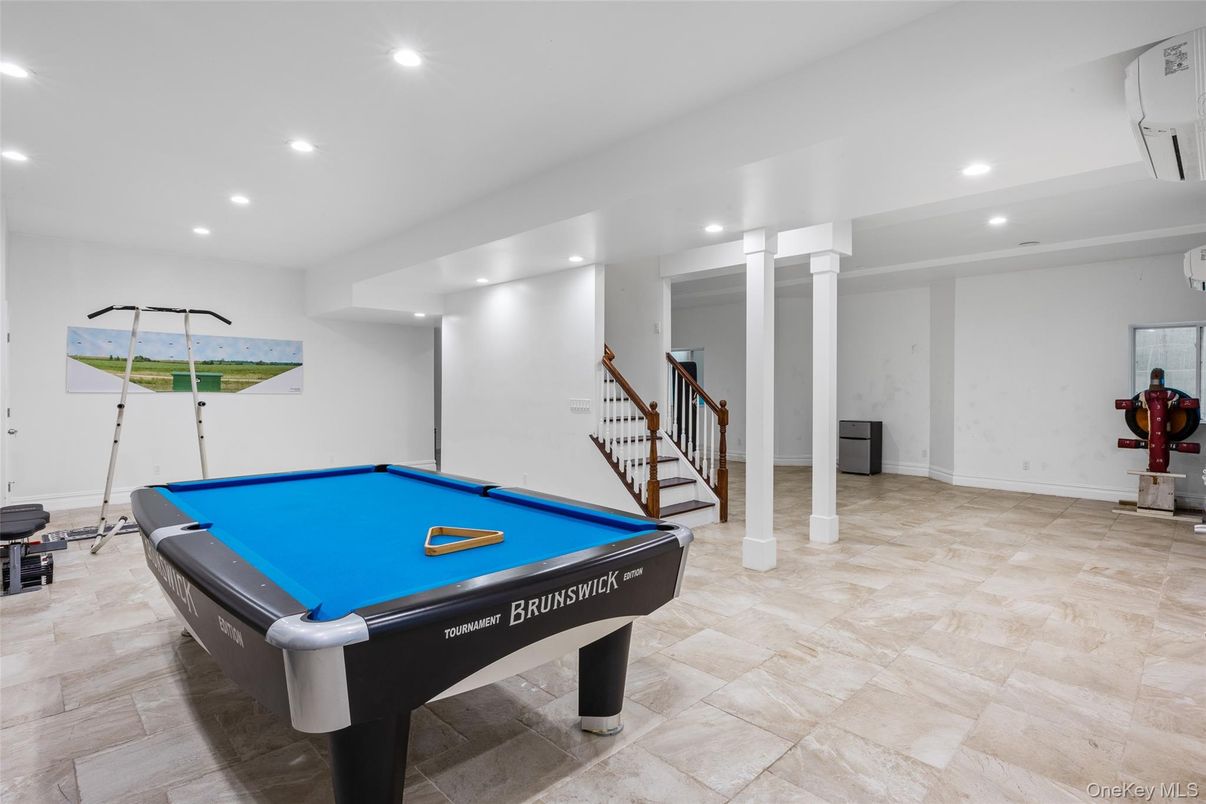 Billiard Table, Game Room, Interior, Recessed Lighting