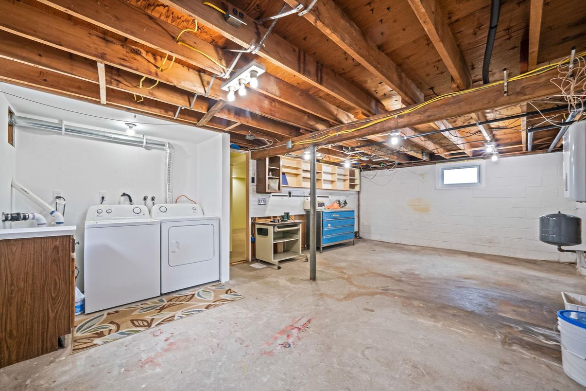 Interior, Washer, Wooden Beams, Wooden Ceilings