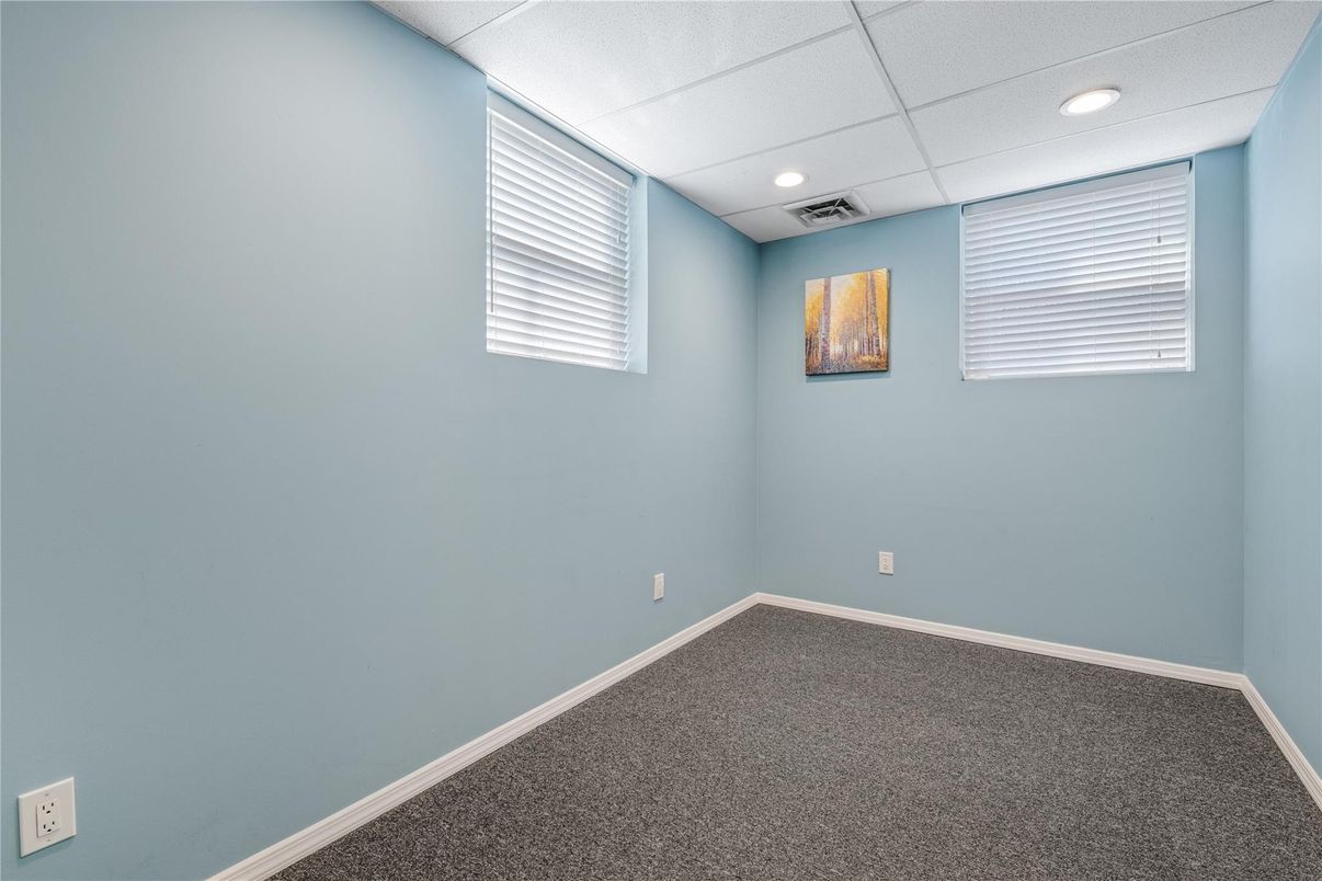 Empty room, Interior, Recessed Lighting