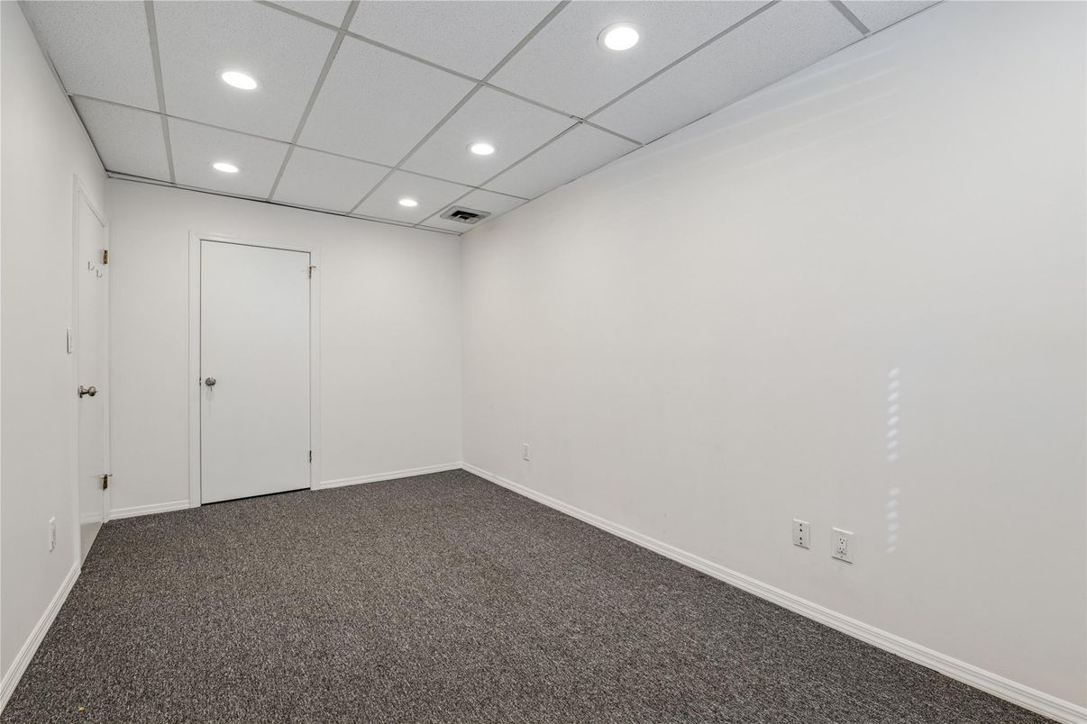Empty room, Interior, Recessed Lighting