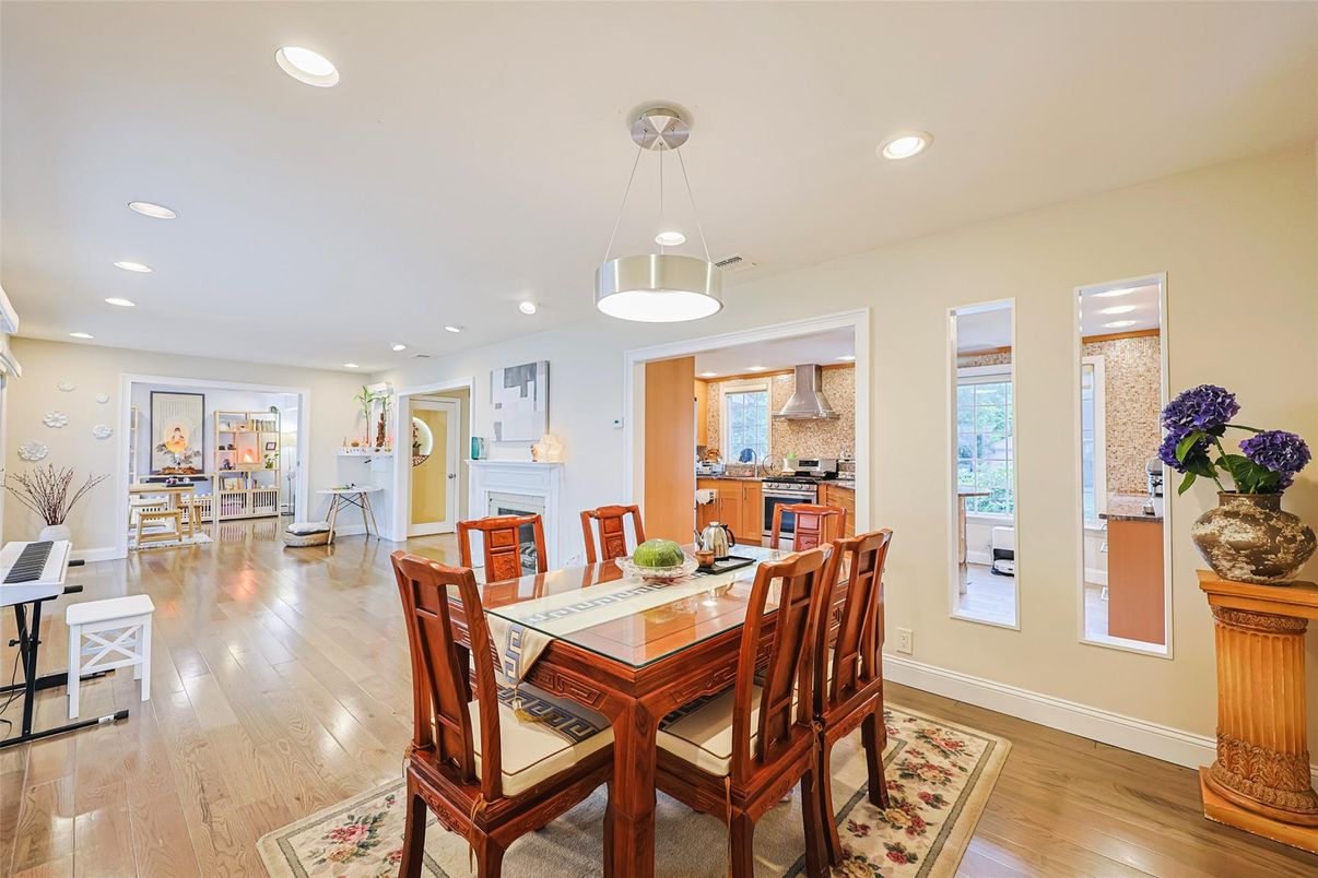 Dining room, Interior, Kitchen, Pendant Lights, Recessed Lighting, Wood Texture Flooring