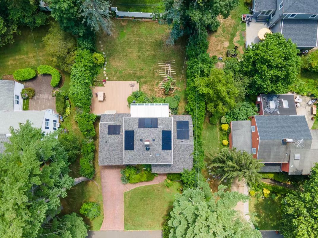 Exterior, Drone