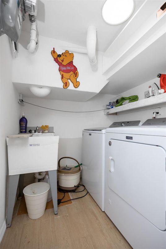 Interior, Washer, Wood Texture Flooring