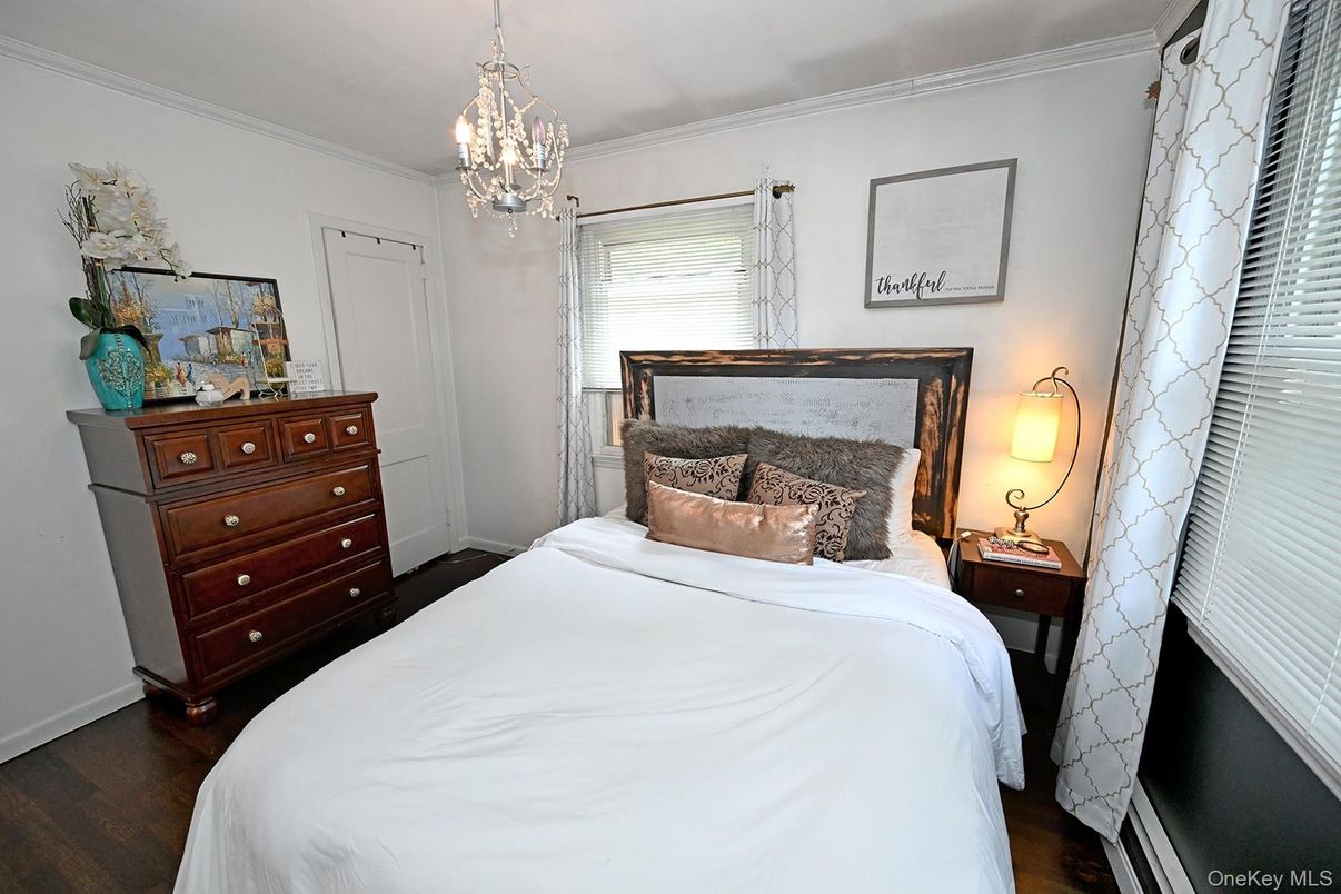 Bedroom, Interior, Pendant Lights, Wood Texture Flooring