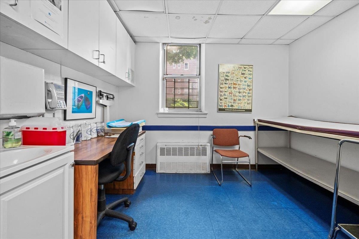 Home Office, Interior