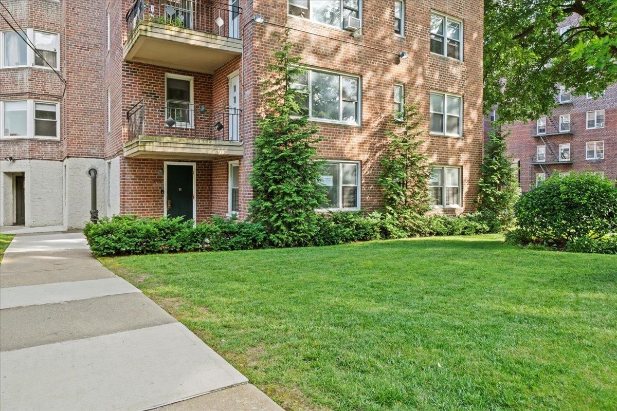 Backyard, Exterior, Facade, Brick Facade, Rowhouse