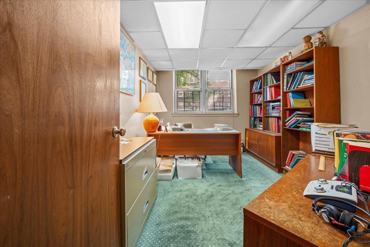 Home Office, Interior