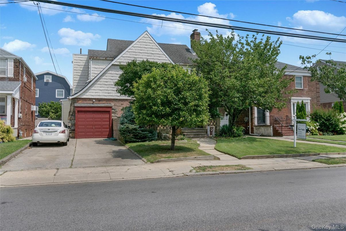 Attached, Exterior, Facade, Brick Facade, Cape Cod
