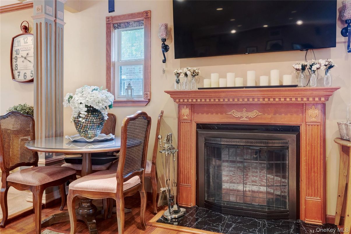 Dining room, Fireplace, Interior, Recessed Lighting, Wood Texture Flooring