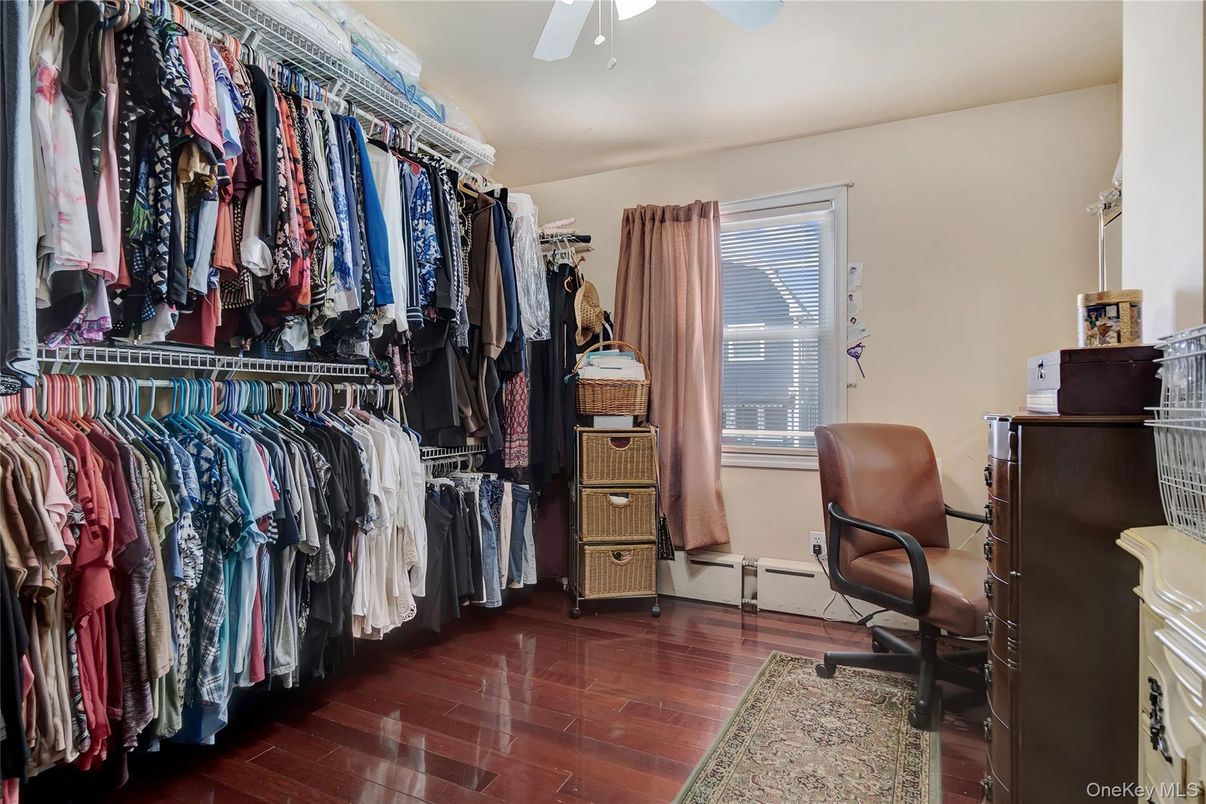 Interior, Walk-in Closets, Wood Texture Flooring