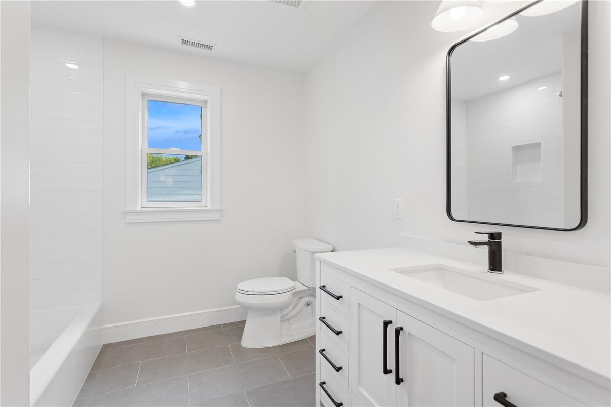 Bathroom, Interior, Recessed Lighting