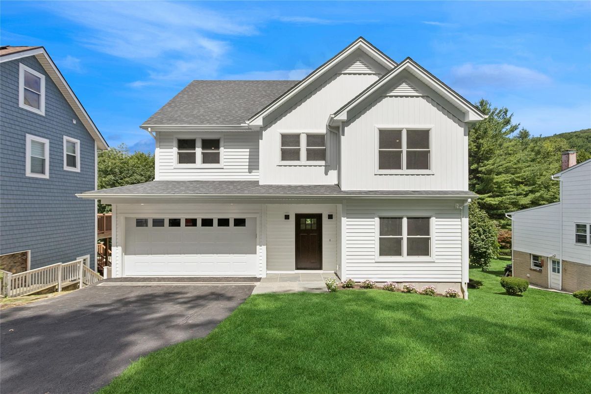 Attached, Exterior, Facade, Farmhouse