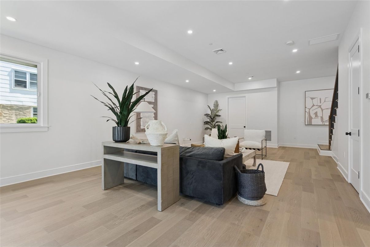 Interior, Living room, Recessed Lighting, Wood Texture Flooring