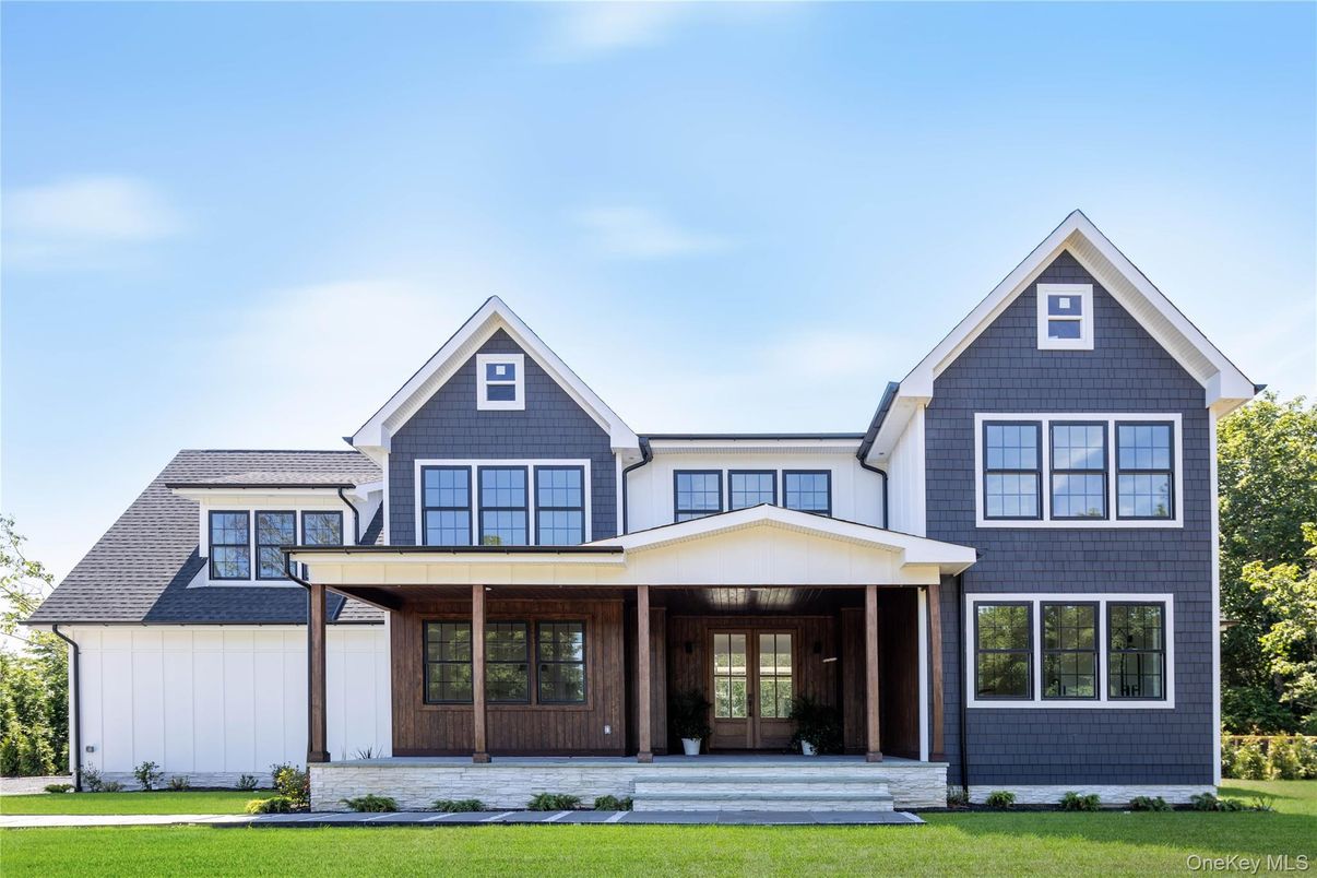 Exterior, Facade, Farmhouse