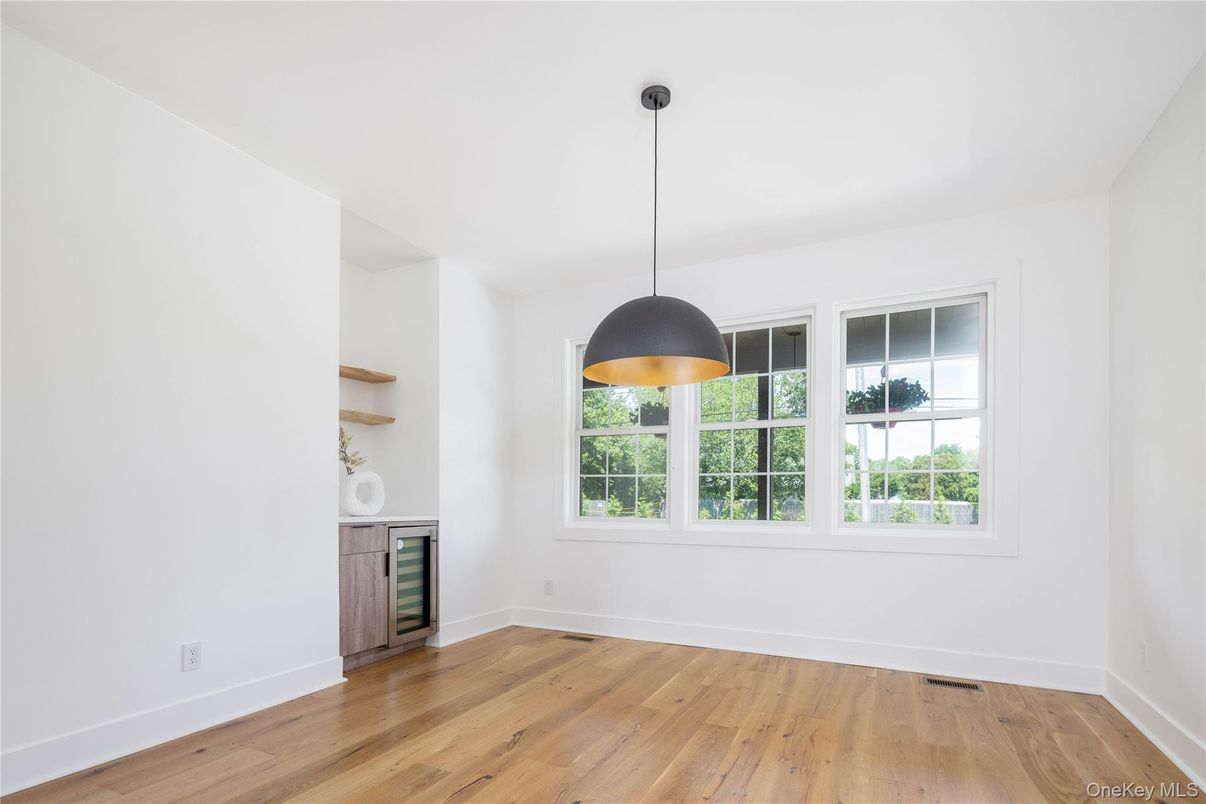Empty room, Interior, Pendant Lights, Wood Texture Flooring
