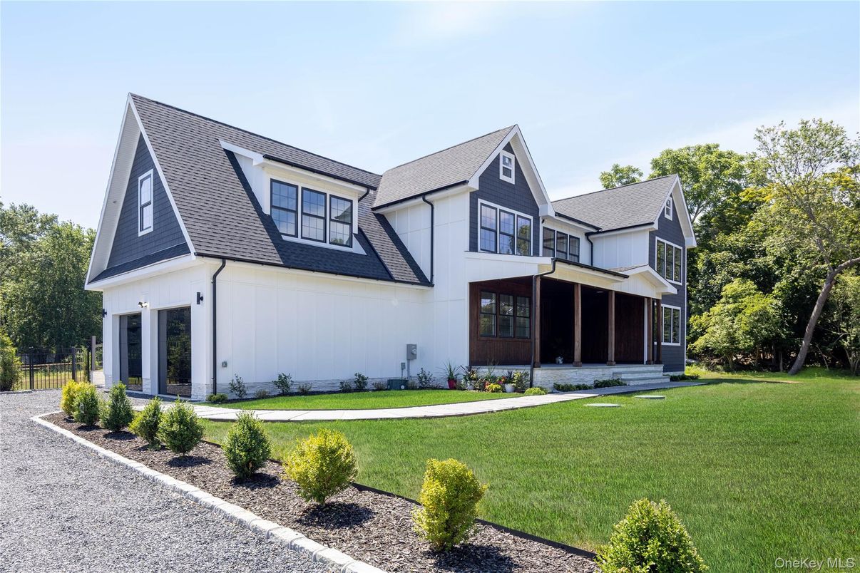 Attached, Exterior, Facade, Farmhouse