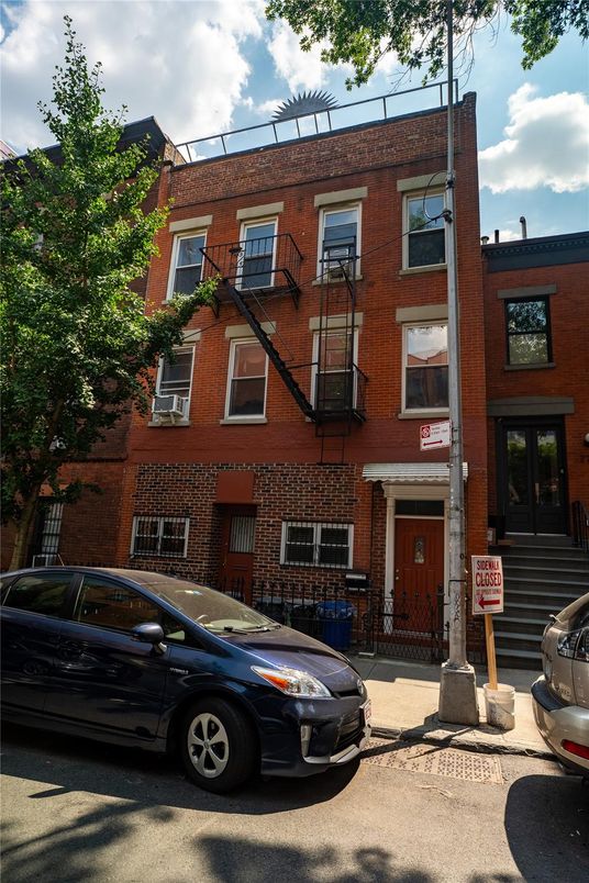 Exterior, Facade, Brick Facade, Rowhouse