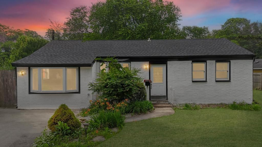 Exterior, Facade, Cape Cod