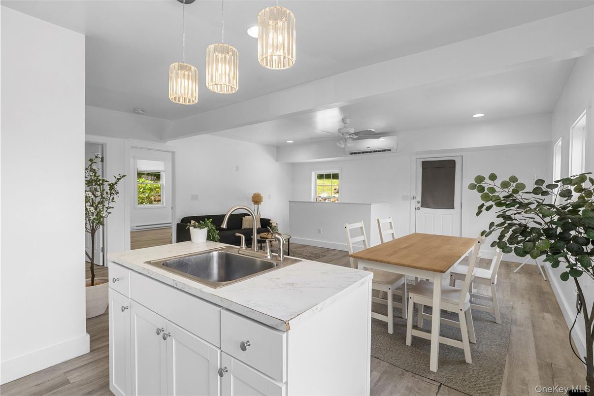 Dining room, Interior, Kitchen, Pendant Lights, Recessed Lighting, Wood Texture Flooring