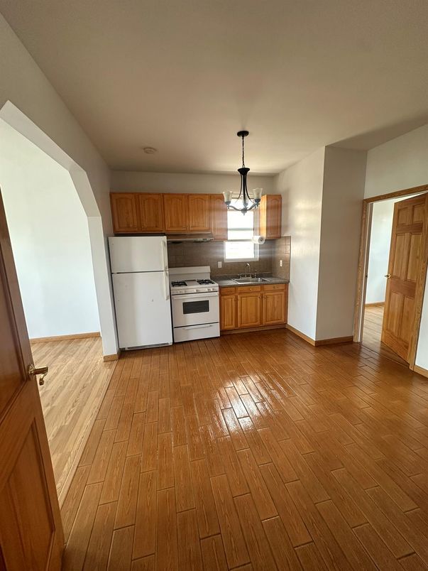 Interior, Kitchen, Pendant Lights, Wood Texture Flooring
