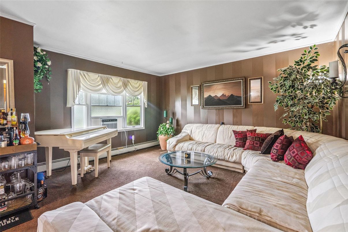 Interior, Living room, Piano