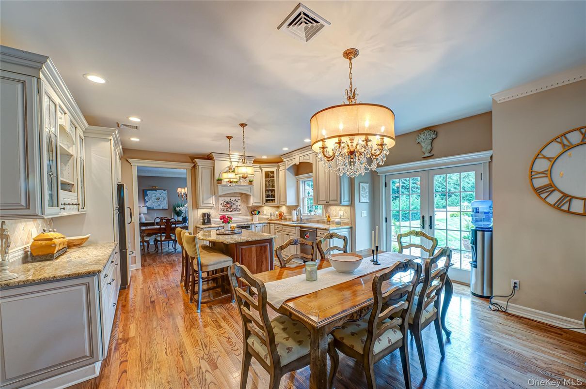Chandelier, Dining room, Interior, Kitchen, Recessed Lighting, Wood Texture Flooring