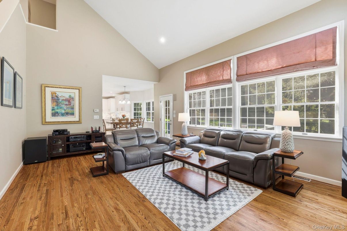 Dining room, Interior, Living room, Pendant Lights, Recessed Lighting, Wood Texture Flooring