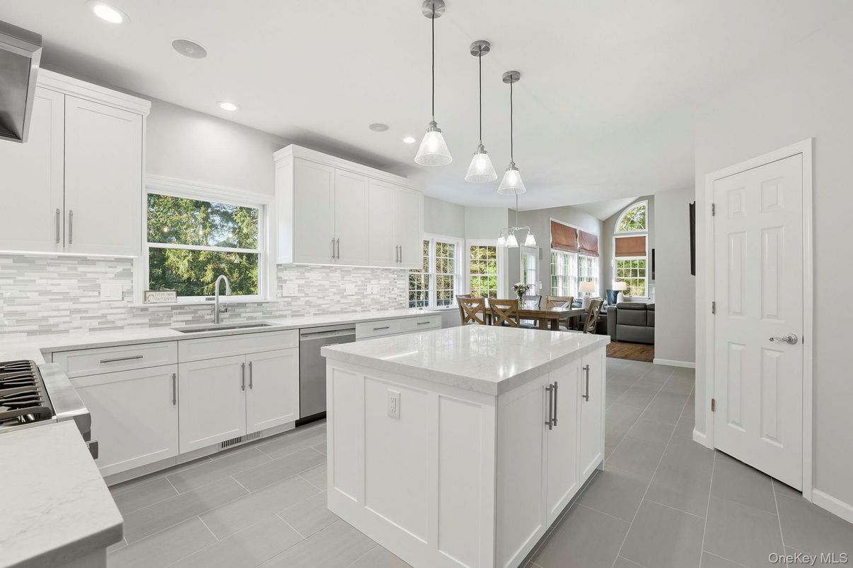 Dining room, Interior, Kitchen, Pendant Lights, Recessed Lighting, Stainless Steel Appliances