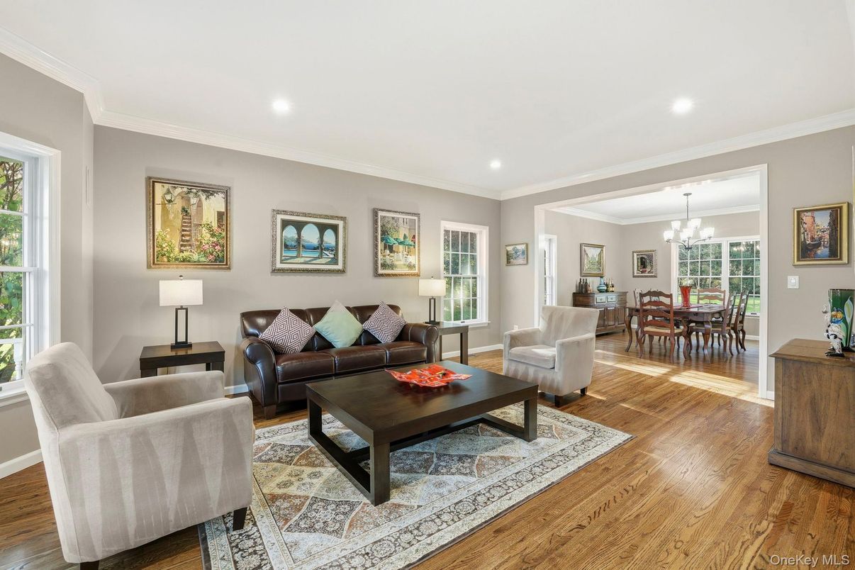 Chandelier, Dining room, Interior, Living room, Recessed Lighting, Wood Texture Flooring