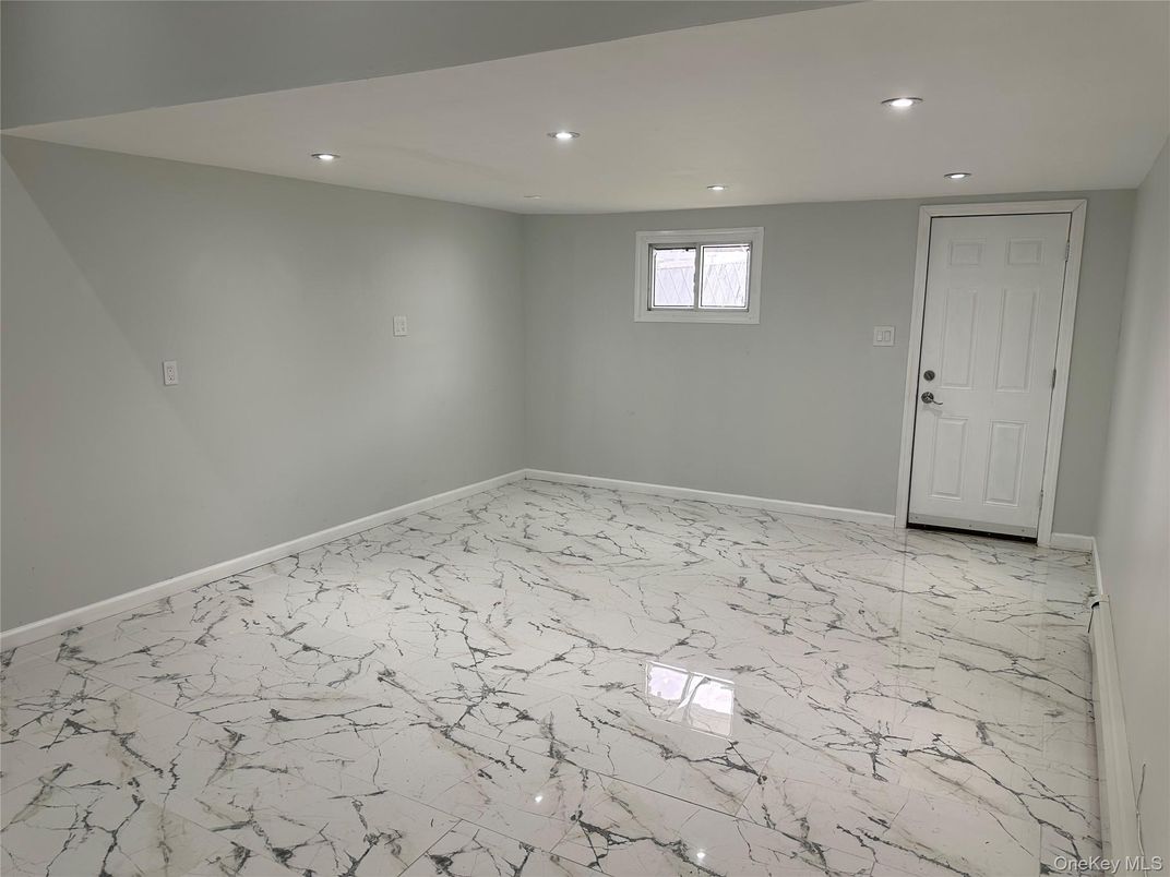 Empty room, Interior, Marble, Recessed Lighting