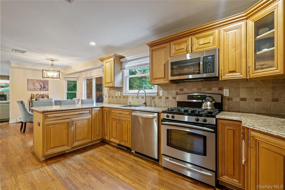 Dining room, Interior, Kitchen, Pendant Lights, Recessed Lighting, Stainless Steel Appliances, Wood Texture Flooring