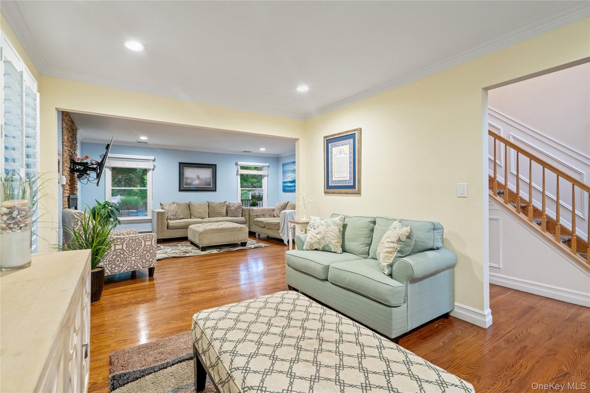Interior, Living room, Recessed Lighting, Wood Texture Flooring