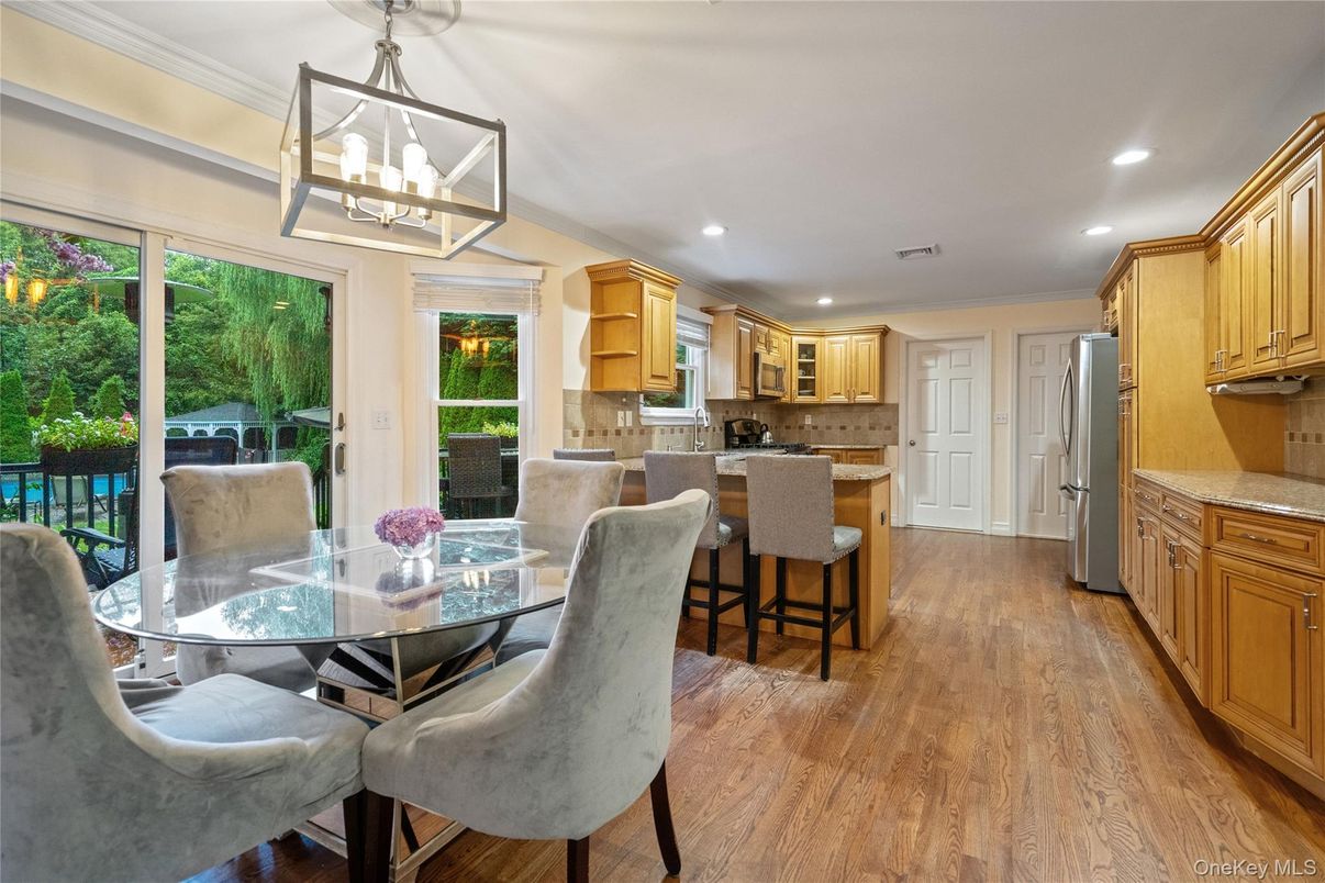 Dining room, Interior, Kitchen, Pendant Lights, Recessed Lighting, Wood Texture Flooring