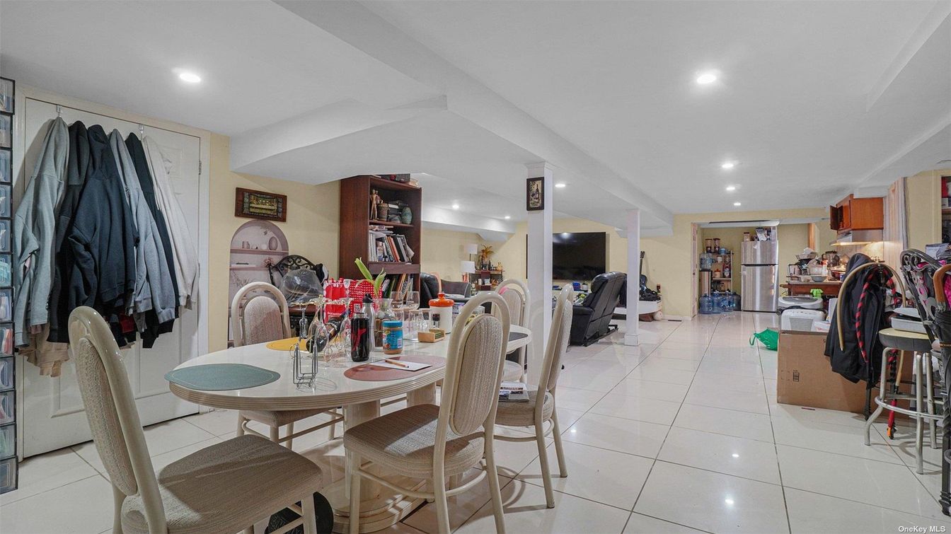 Dining room, Interior, Recessed Lighting