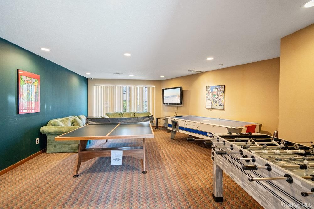Game Room, Interior, Recessed Lighting