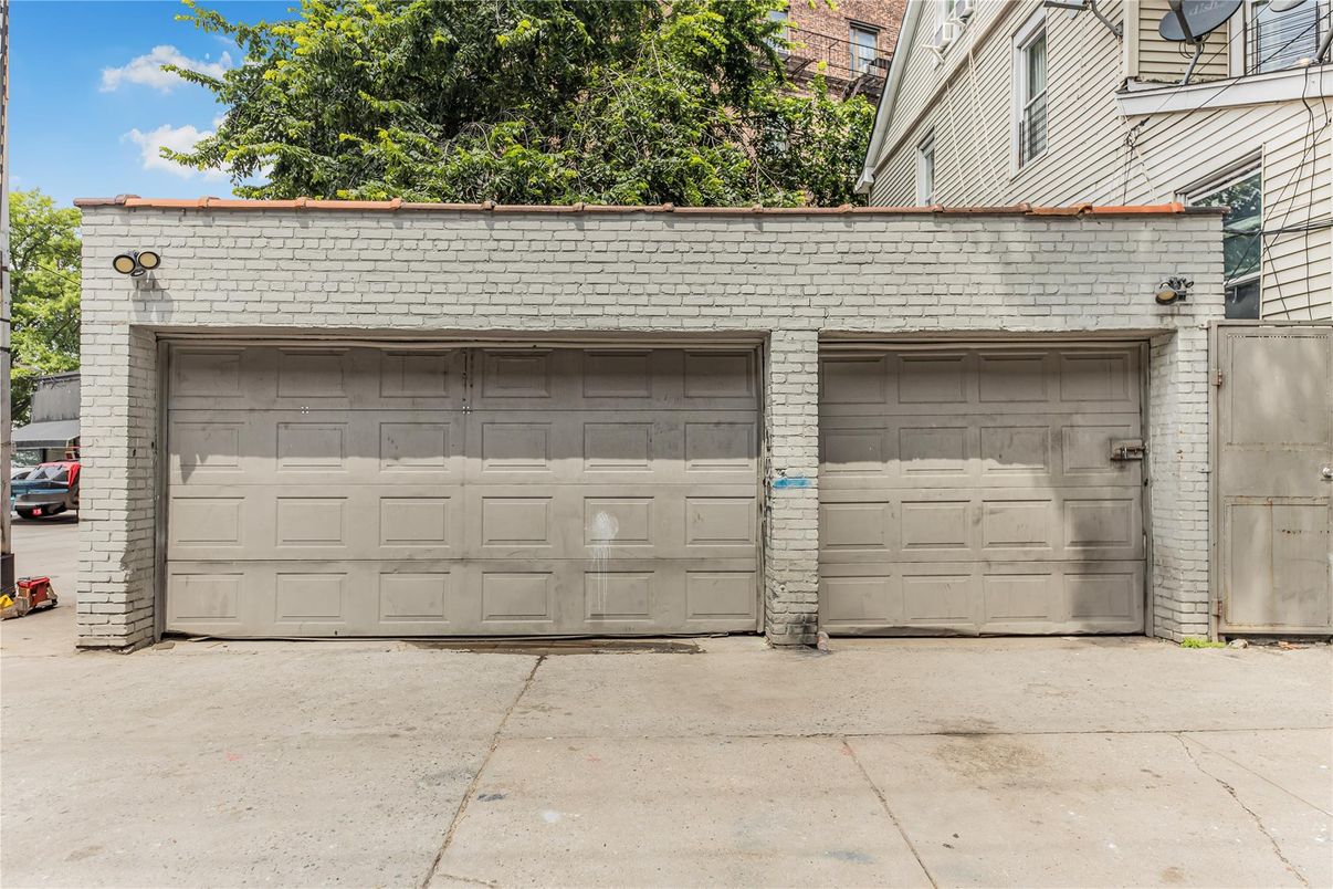 Detached Garage, Exterior