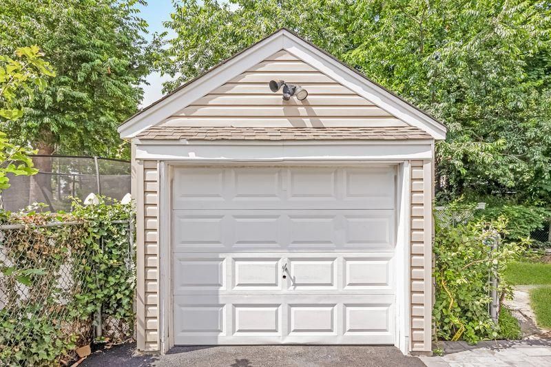 Detached Garage, Exterior