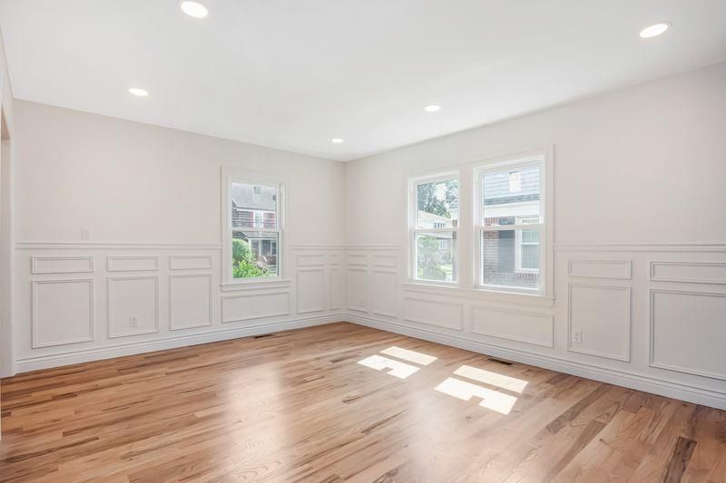 Empty room, Interior, Recessed Lighting, Wood Texture Flooring