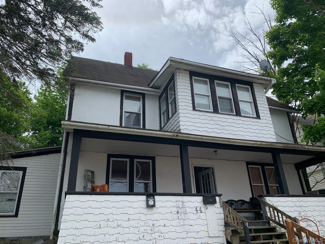 Exterior, Facade, American Foursquare