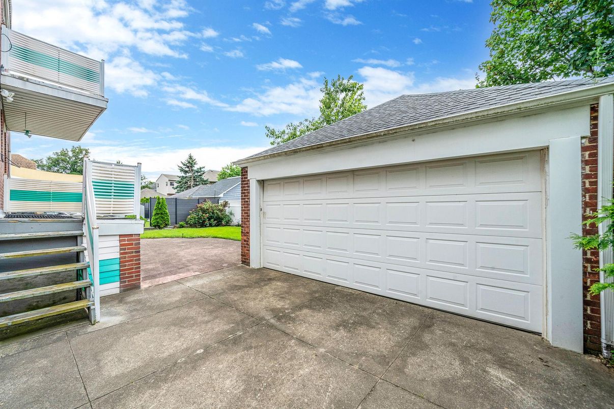 Detached Garage, Exterior