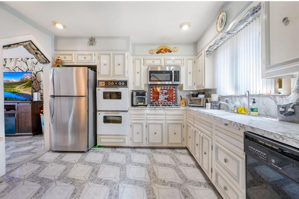 Interior, Kitchen, Marble, Recessed Lighting, Stainless Steel Appliances