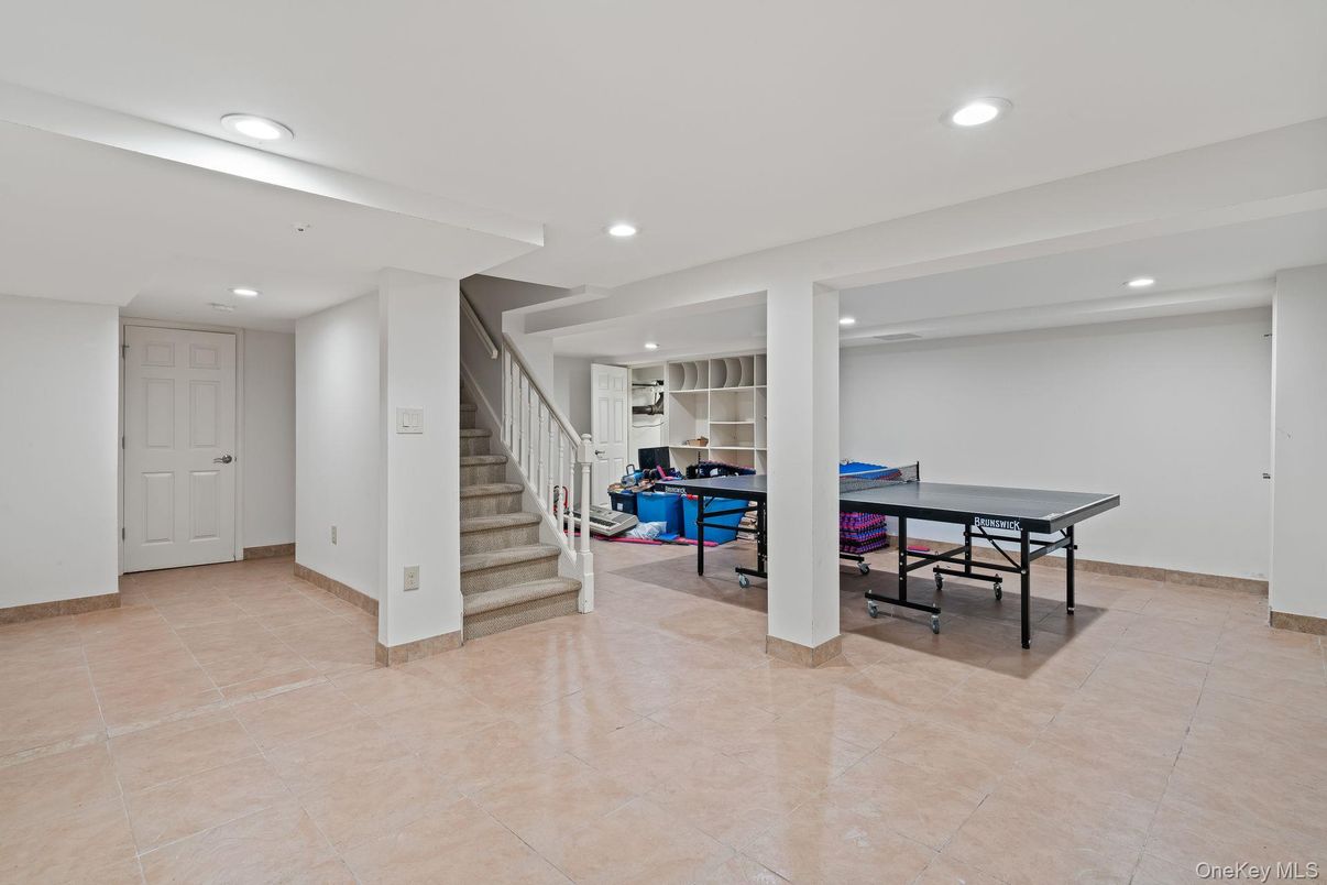 Game Room, Interior, Recessed Lighting