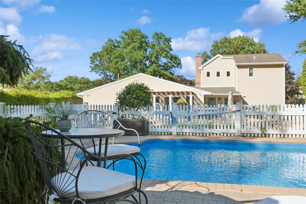 Exterior, Pool, Water