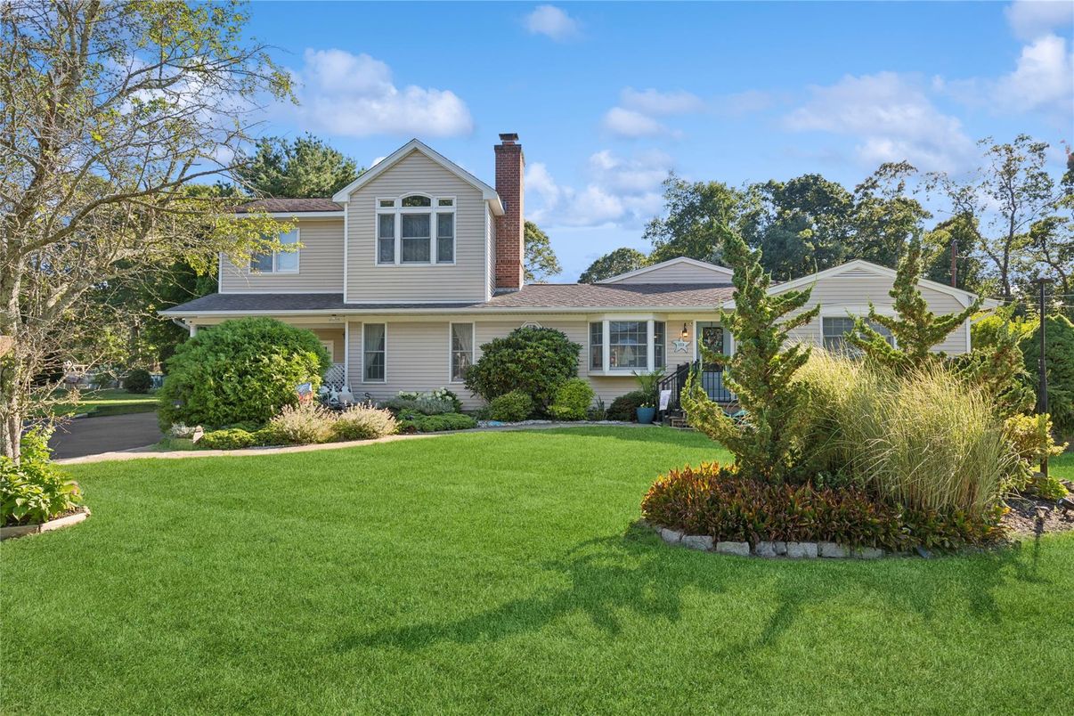 Backyard, Exterior, Facade, Split Level